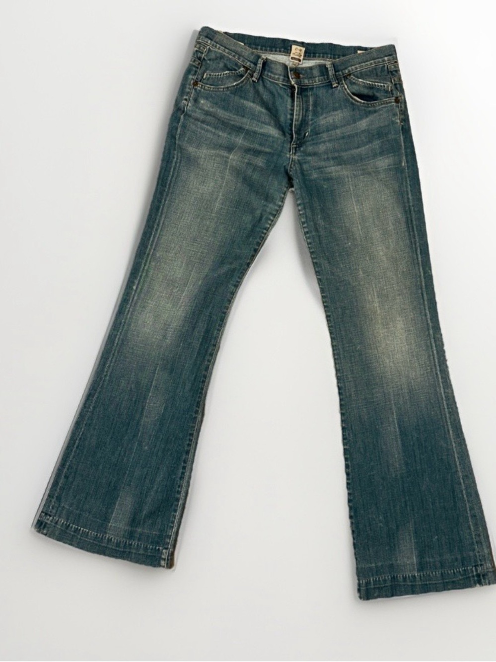 Classic Mid-Rise Flared Jeans in Washed Blue